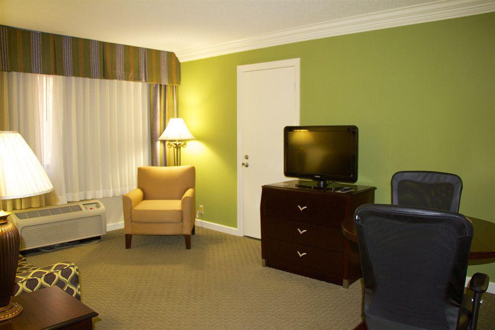 Holiday Inn Express Athens - University Area By Ihg Exterior photo
