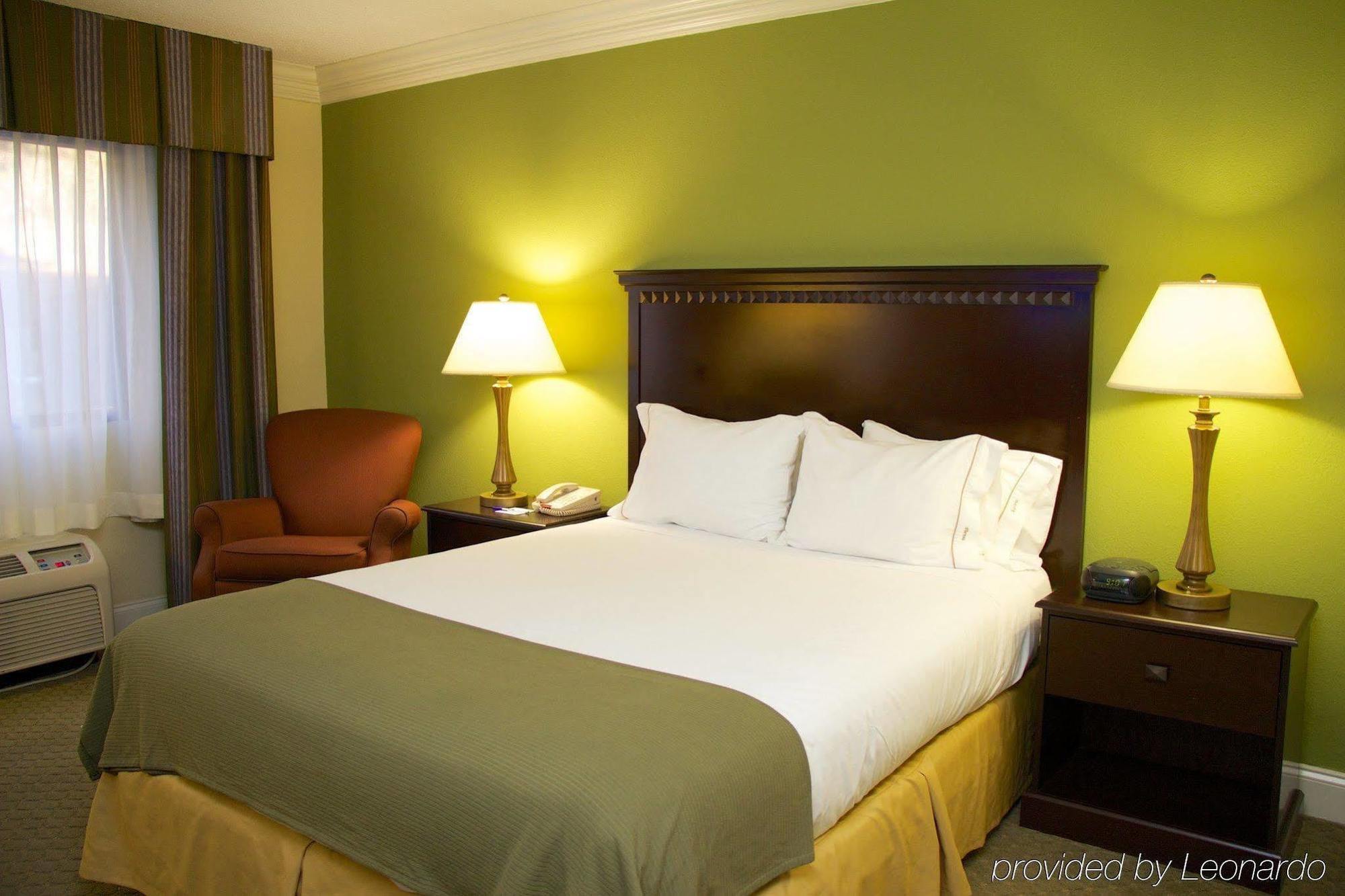 Holiday Inn Express Athens - University Area By Ihg Exterior photo